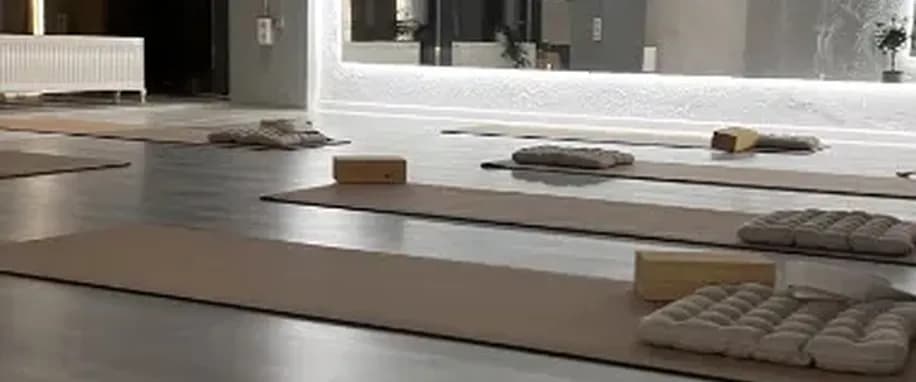 gallery slide